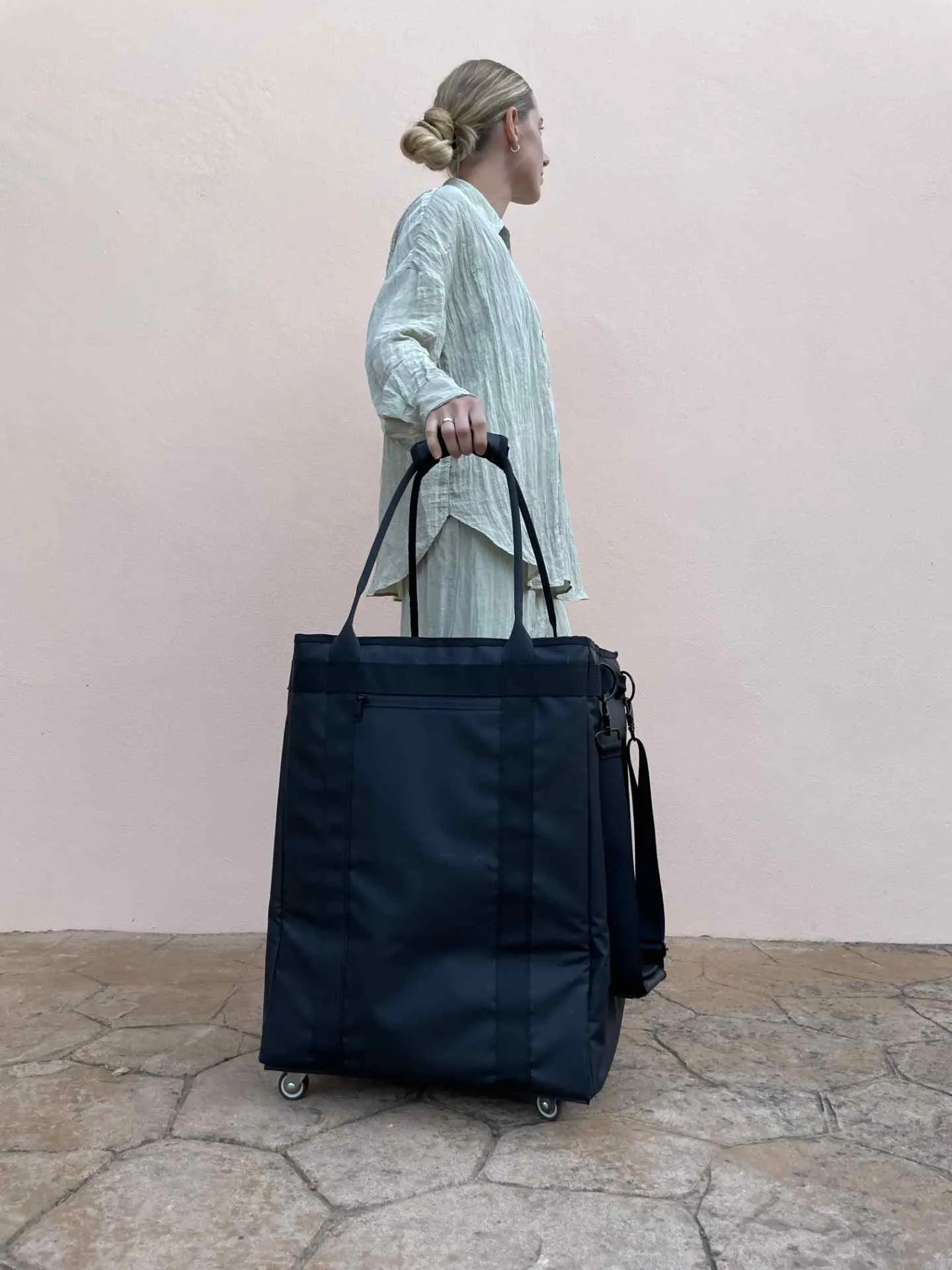 2 Wheeled Tote Bags, 2 Sizes, 60L   120L