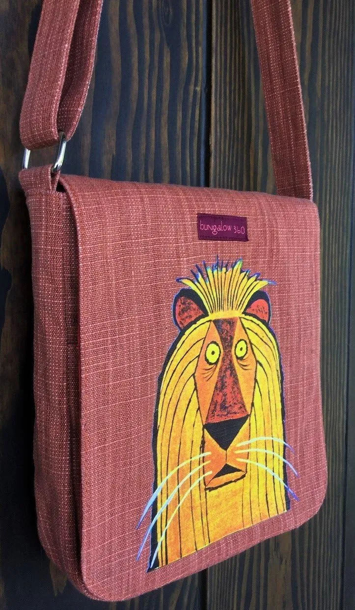 bungalow 360 Rolly Crump Messenger