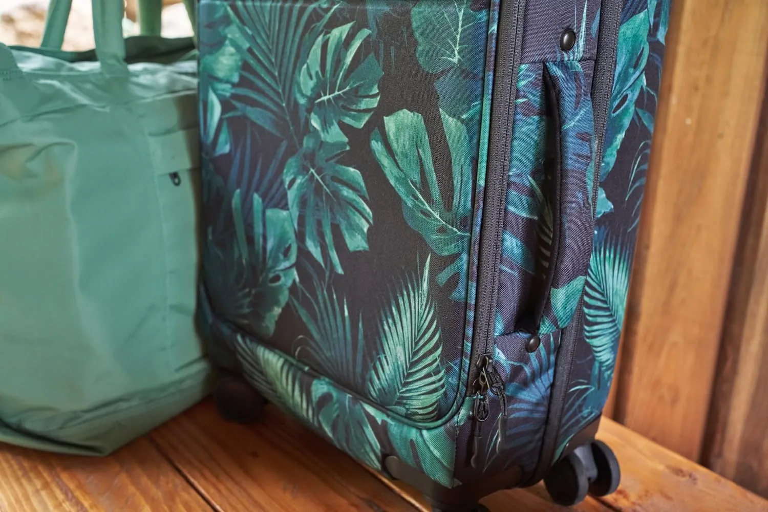 Dakine Verge Carry On Spinner 30L - Night Tropical, One Size