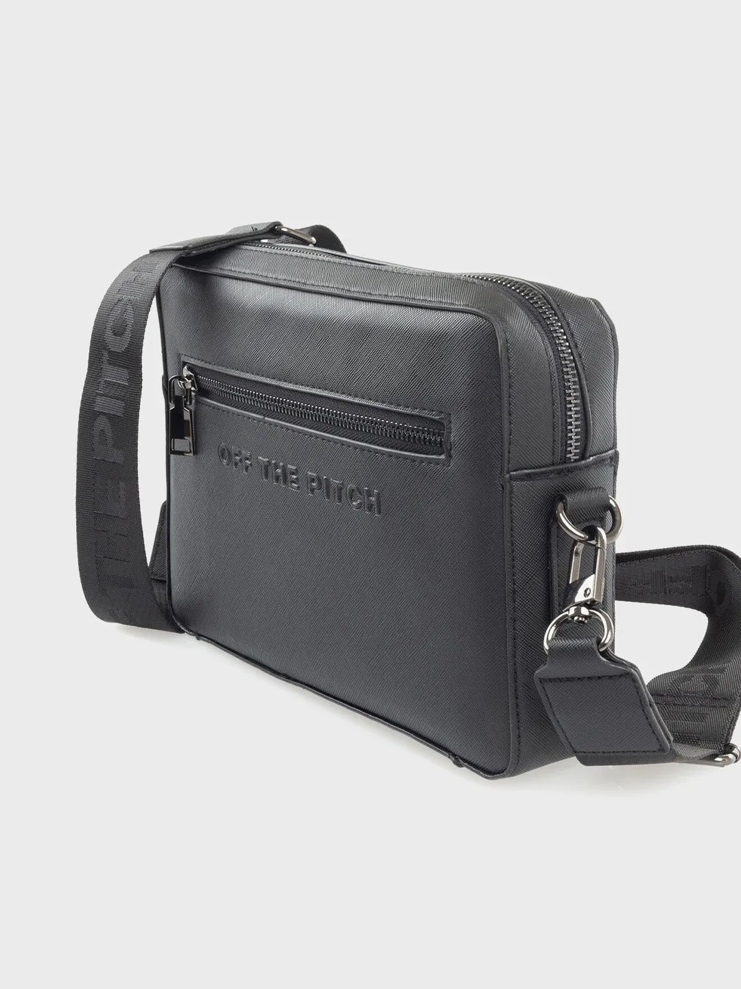 Off The Pitch Saviano Messenger Bag | Black