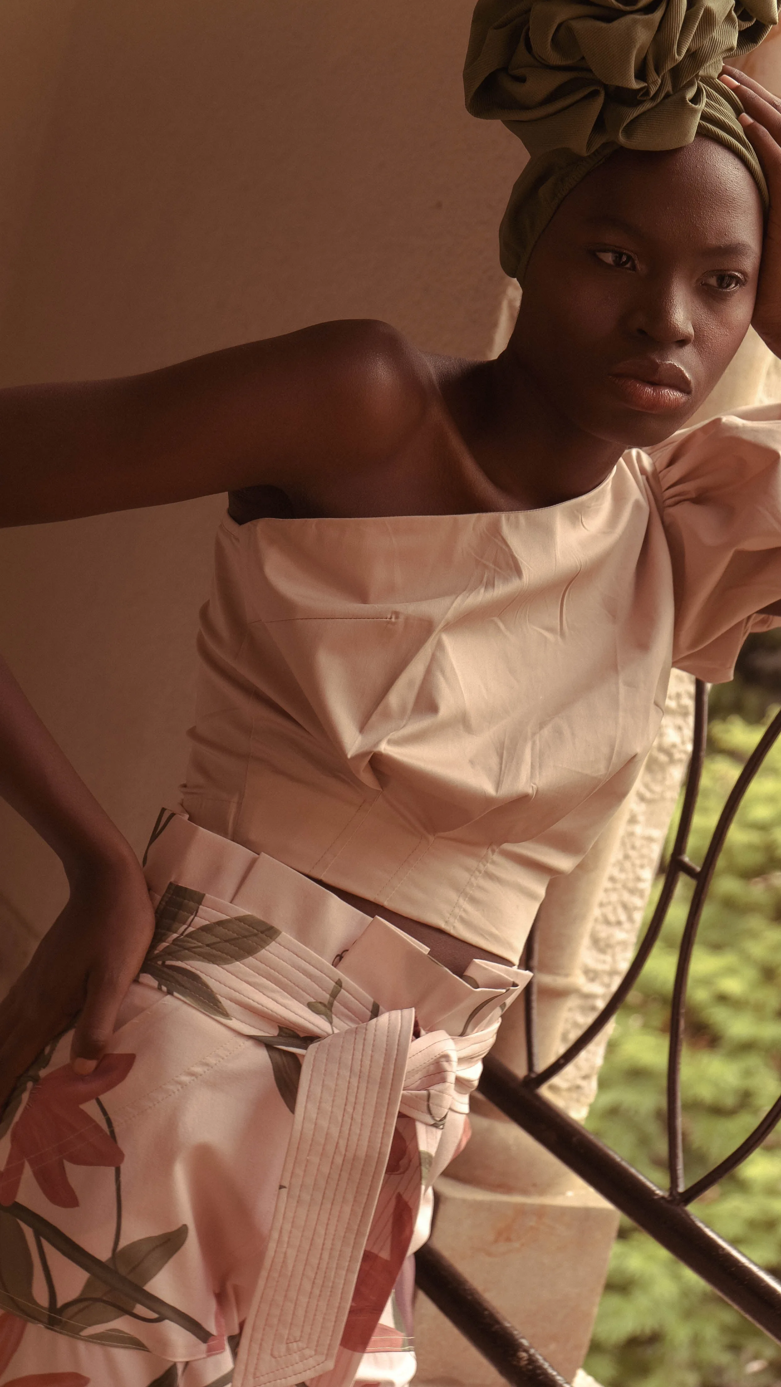 Pasiflora - One sleeve blouse