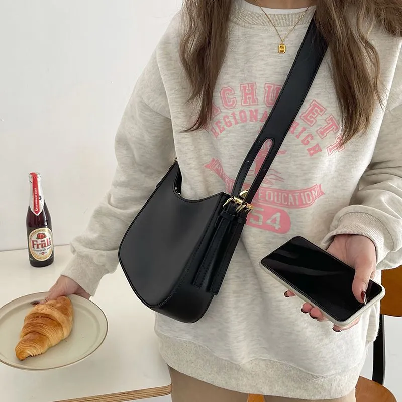Women's Fashion Retro Underarm One Saddle Crossbody Bags